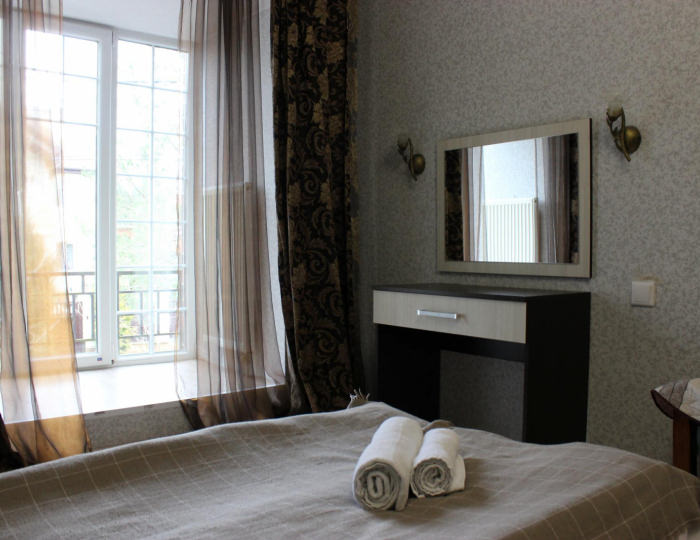 Комната стандарт с 1 односпальной и 1 двуспальной кроватью - Гостевой дом «Звездная» Домодедово