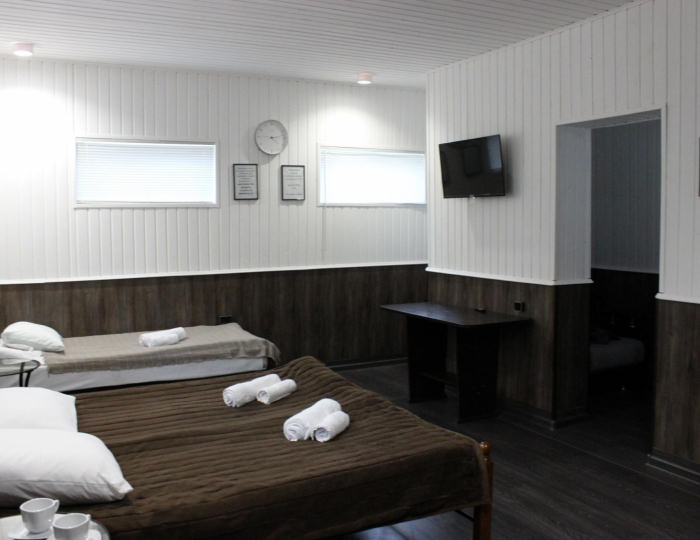 Комната стандарт с 1 односпальной и 1 двуспальной кроватью - Гостевой дом «Звездная» Домодедово