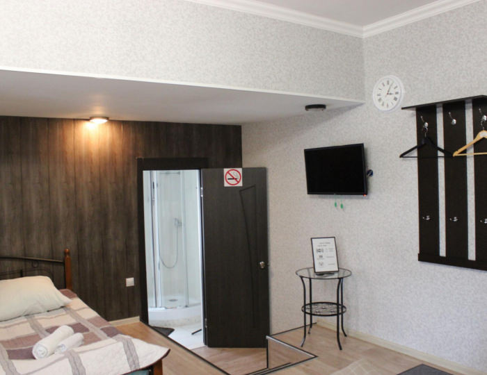 Комната стандарт с 1 односпальной и 1 двуспальной кроватью - Гостевой дом «Звездная» Домодедово