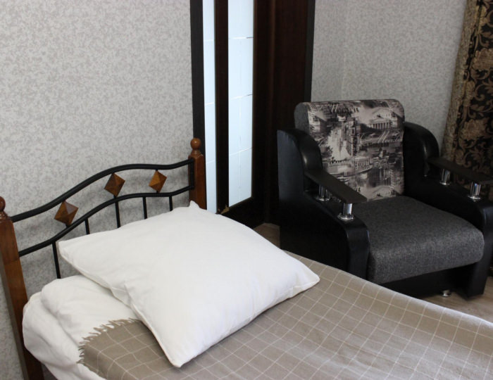 Комната стандарт с 3 односпальными и 1 двуспальной кроватью - Гостевой дом «Звездная» Домодедово