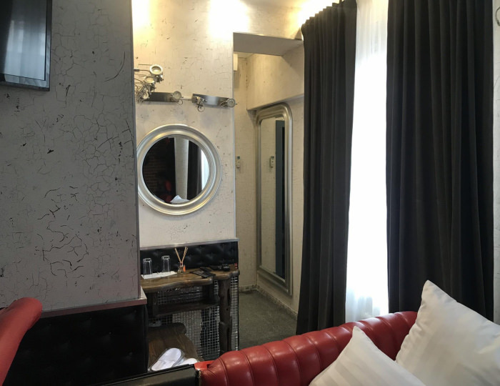 Номер полулюкс с 1 двуспальной кроватью Гараж - Гостевой дом «Времена Года» Домодедово