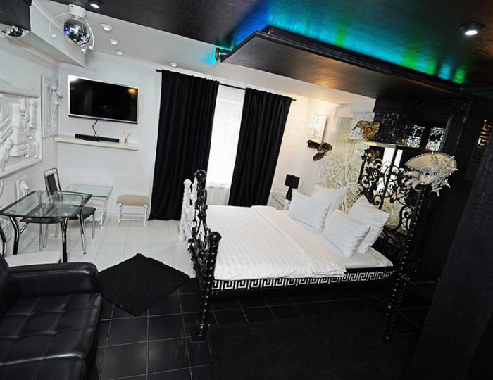 Номер полулюкс с 1 двуспальной кроватью Черно-Белое - Гостевой дом «Времена Года» Домодедово