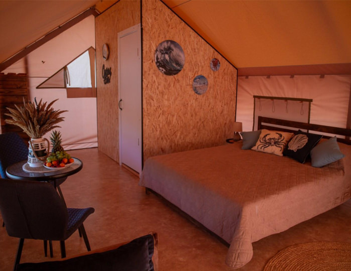 Тент-хаус с высокой террасой - Глэмпинг «Море рядом» Янтарный