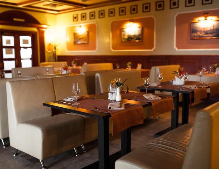 Зал ресторана «Лагуна» - Отель «Яхт-клуб Новый берег»