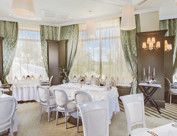 Зал брассери «La Croisette» - Отель Mistral Hotel & SPA / Мистраль СПА