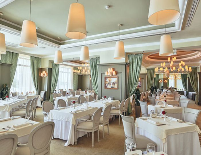 Зал брассери «La Croisette» - Отель Mistral Hotel & SPA / Мистраль СПА