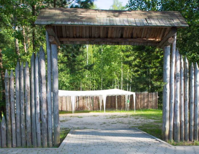 Поляна «У Бабы Яги» - Парк-отель «Анива»