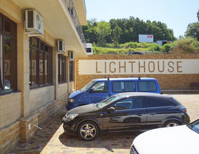 Парковка - Отель Лайтхаус / Lighthouse