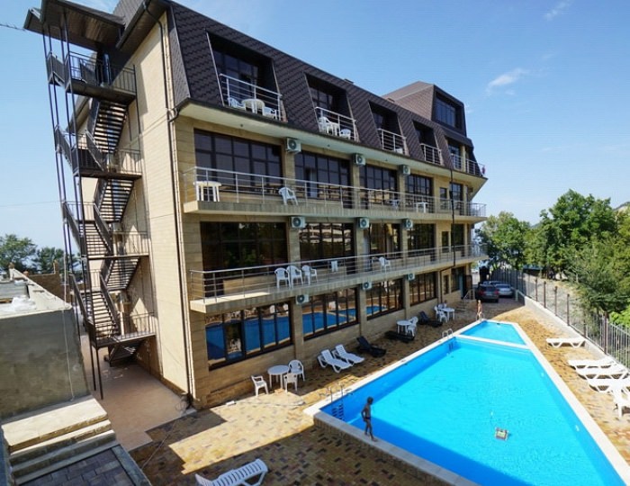 Открытый бассейн - Отель Лайтхаус / Lighthouse