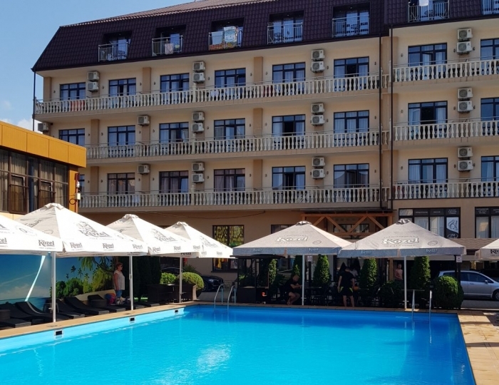 Отель «Голден Резорт» Новомихайловский