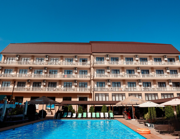 Отель «Голден Резорт» Новомихайловский