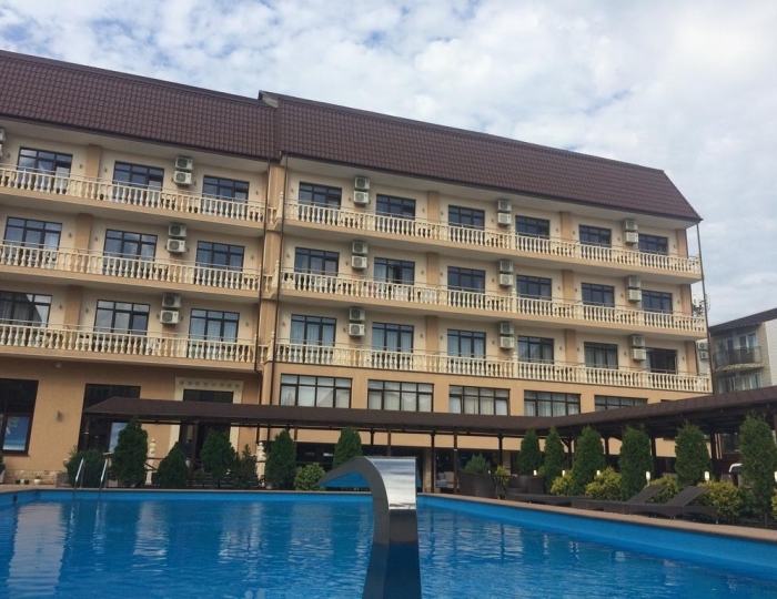 Отель «Голден Резорт» Новомихайловский