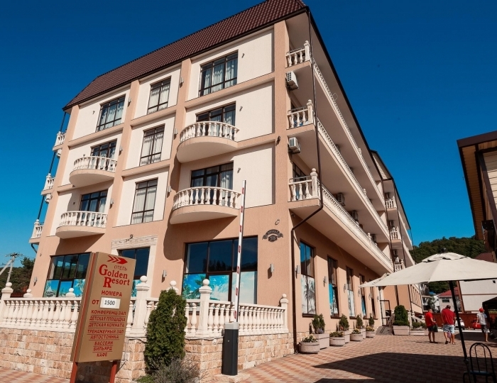 Отель «Голден Резорт» Новомихайловский