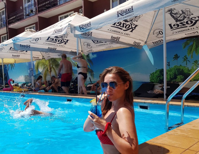 Открытый бассейн - Отель «Голден Резорт» Новомихайловский