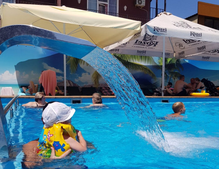 Открытый бассейн - Отель «Голден Резорт» Новомихайловский