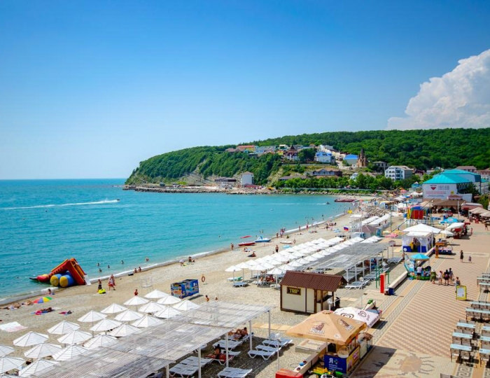 Галечный пляж - Отель «Голден Резорт» Новомихайловский