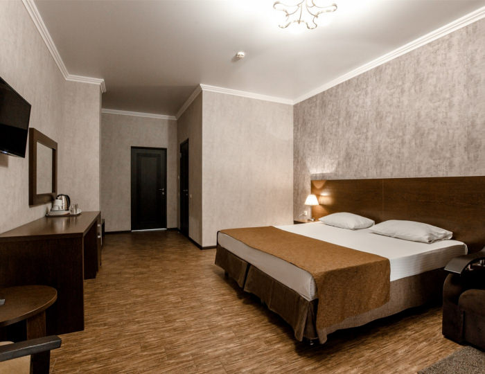 Стандарт 3-местный вид на басейн - Отель «Голден Резорт» Новомихайловский