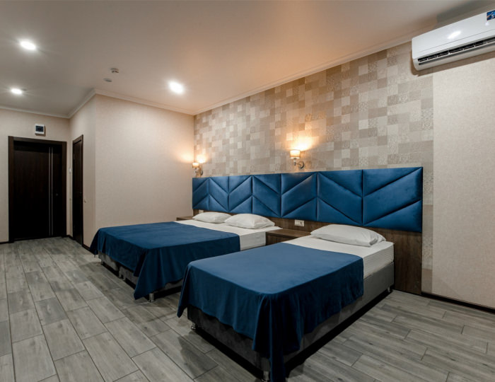 Стандарт 3-местный вид на басейн - Отель «Голден Резорт» Новомихайловский