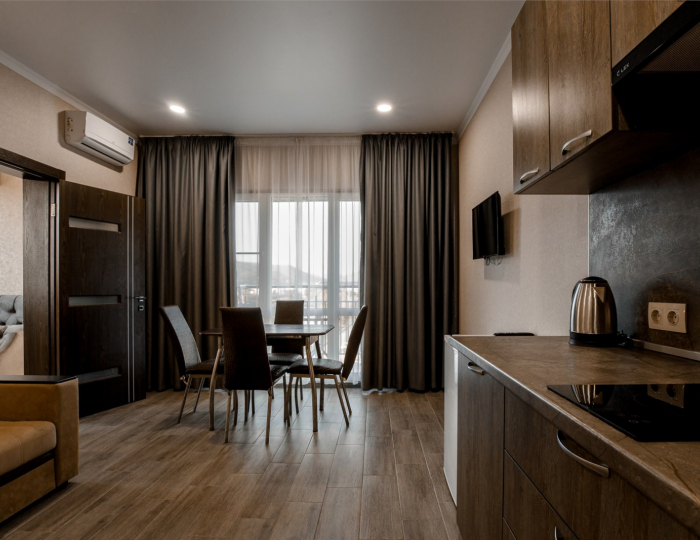 Люкс 4-местный 2 комнатный вид на бассейн 5 этаж - Отель «Голден Резорт» Новомихайловский