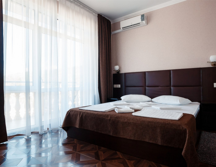 Люкс 4-местный 2-комнатный вид на реку - Отель «Голден Резорт» Новомихайловский