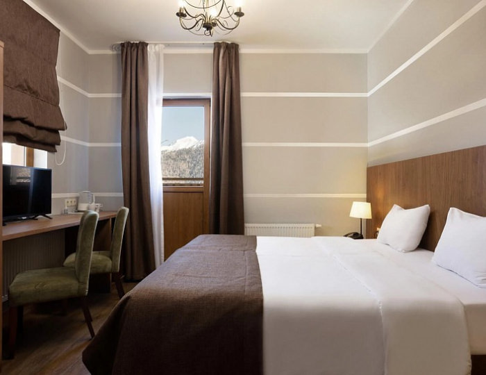 Стандарт на клубном этаже с балконом и видом на горы - Отель Ski Village / Ски Вилладж Красная Поляна