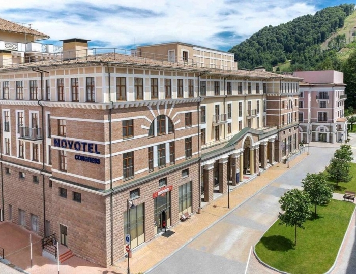 «Novotel Fit Krasnaya Polyana» / «Новотель Фит Красная Поляна» отель (бывш. «Novotel Congress»)