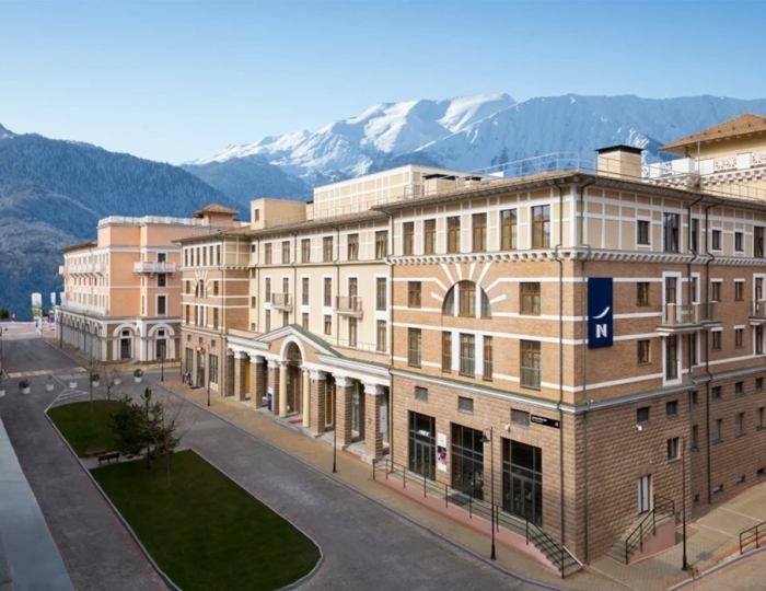 «Novotel Fit Krasnaya Polyana» / «Новотель Фит Красная Поляна» отель (бывш. «Novotel Congress»)