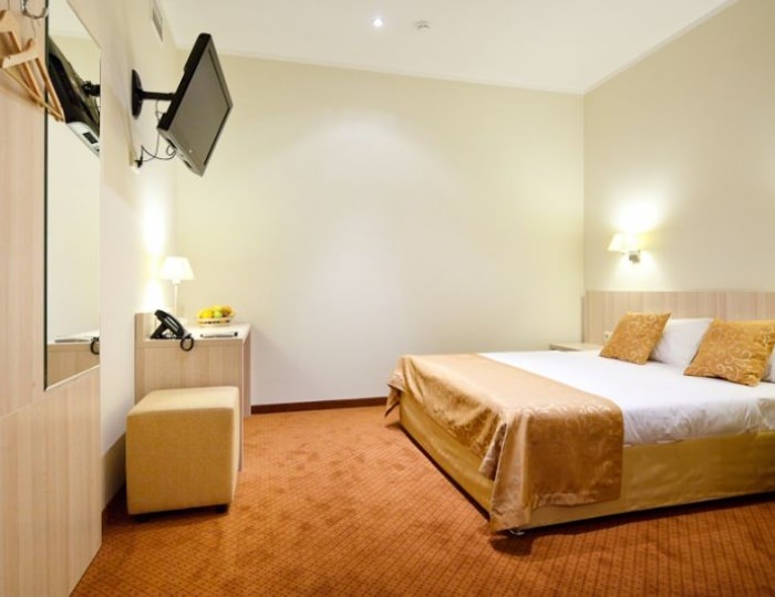 Номер категории «Эконом» c двуспальной кроватью (без окна) - Отель SkyPoint / СкайПоинт Шереметьево