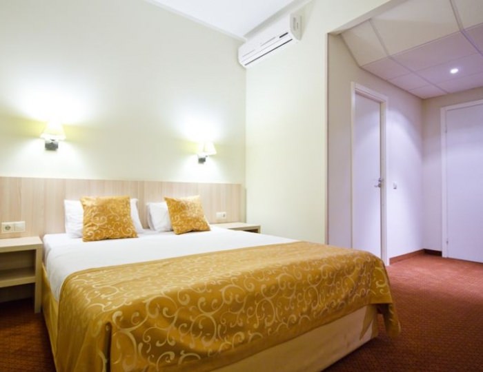 Номер категории «Эконом» c двуспальной кроватью (без окна) - Отель SkyPoint / СкайПоинт Шереметьево