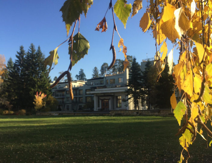 2-комнатный номер полулюкс с 1 двуспальной кроватью - Отель «Таёжные дачи» Звенигород