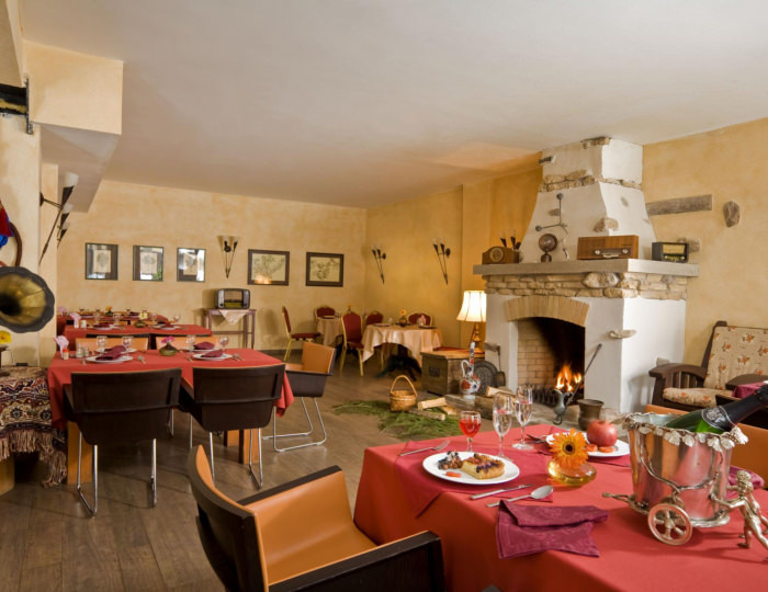 Рестораны и бары - Отель «Каморка с лежанкой у окна» Звенигород