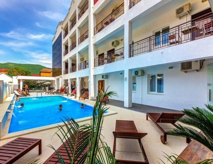 Отель «Азария»