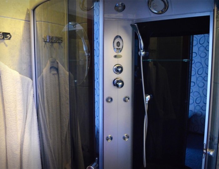 Люкс Синий с 2 отдельными кроватями - Отель «Калифорния» Бийск Люкс Синий с 2 отдельными кроватями - Отель «Калифорния» Бийск