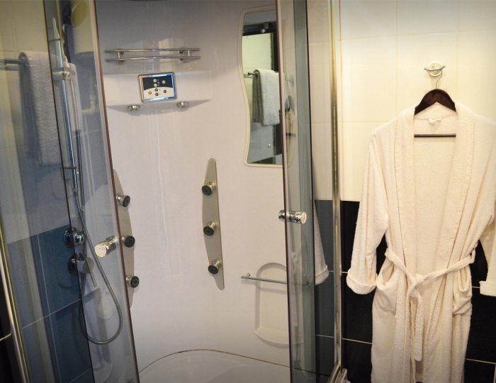 Люкс Черно - Белый - Отель «Калифорния» Бийск