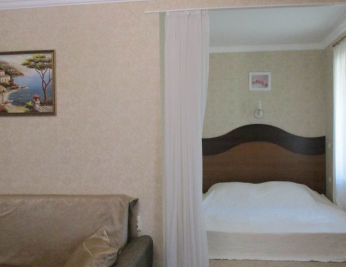 Люкс 3-местный с французским балконом - Комплекс отдыха «Три сосны» Феодосия