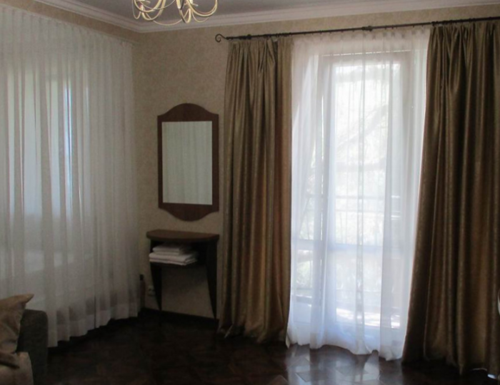 Люкс 3-местный с французским балконом - Комплекс отдыха «Три сосны» Феодосия