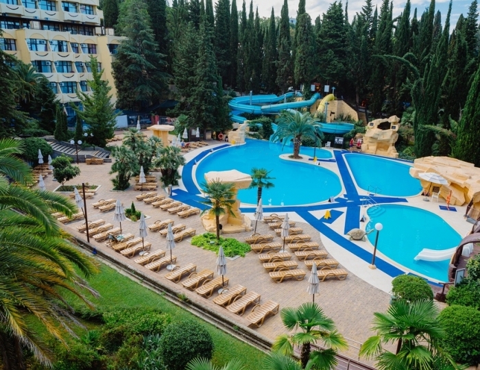 Аквапарк и 3 открытых бассейна - Санаторий «Заполярье» Сочи