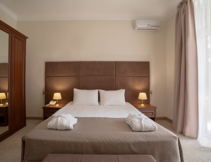 Люкс Л2м2к1,Люкс 2-местный 2-комнатный - Клинический санаторий «Металлург» Сочи