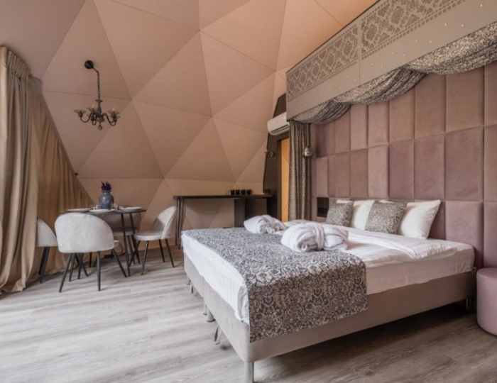 Геокупол Сьют "Замки Луары" - Глэмпинг Vazuza Love / Вазуза Лав Лебедки