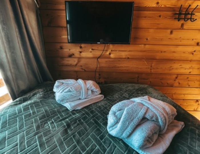 Домик 4-местный двойной Дуэт с джакузи - Глэмпинг Vazuza Love / Вазуза Лав Лебедки