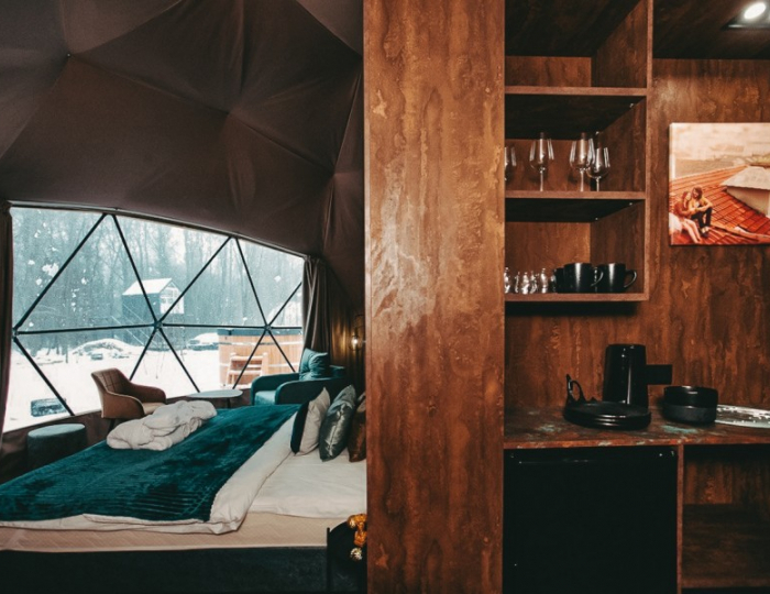 Люкс геокупол 4-местный Свидание на крыше - Глэмпинг Vazuza Love / Вазуза Лав Лебедки