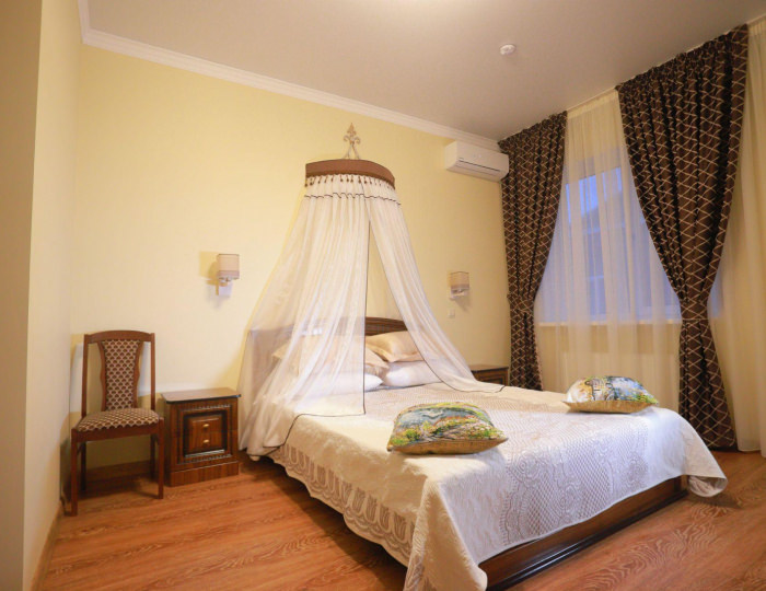 Номер стандарт с балдахином (с завтраком) - Мини-отель «Царский» Крымск