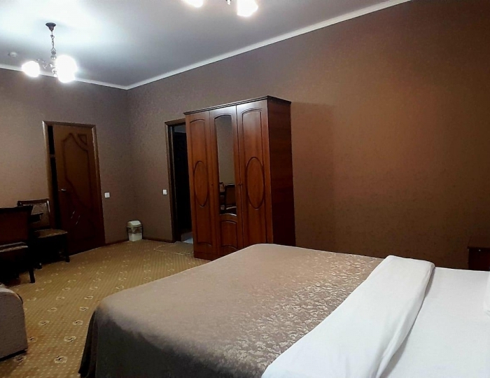 Номер полулюкс с 1 двуспальной кроватью - Гостевой дом «Колибри» Крымск