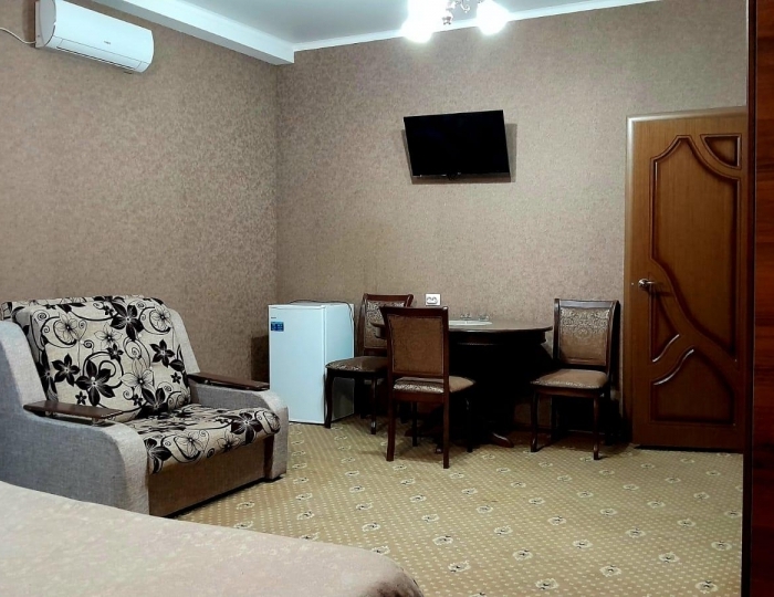 Номер полулюкс с 1 двуспальной кроватью - Гостевой дом «Колибри» Крымск