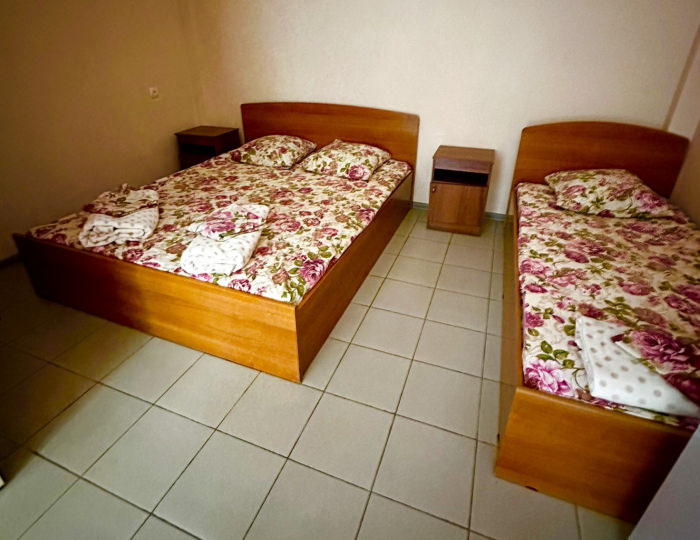 Стандарт 3-местный 1-комнатный стандарт - Гостевой дом «Морские истории» Гагра