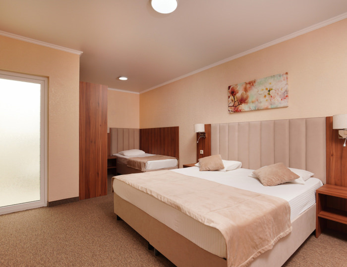 Делюкс 2-м с 3-мя с доп.местами Бетон 1 этаж - Курортный отель «Славянка» Анапа