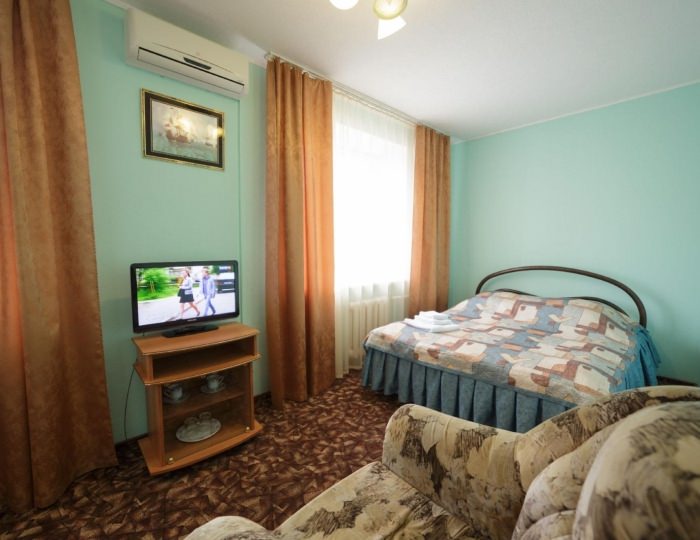 Номер полулюкс с 1 двуспальной кроватью - Гостиница «Москва»