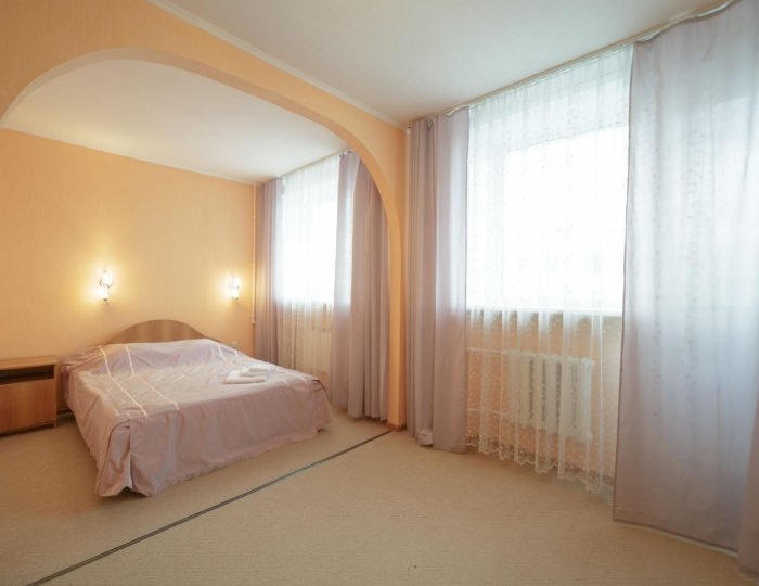 Номер полулюкс с 1 двуспальной кроватью - Гостиница «Москва»