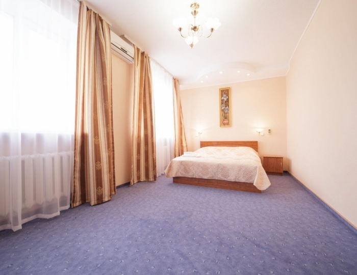 Номер люкс с 1 двуспальной кроватью - Гостиница «Москва»