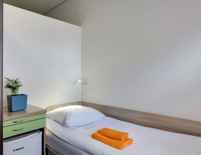 Односпальная кровать в общем женском номере - Гостиница «Квадро»